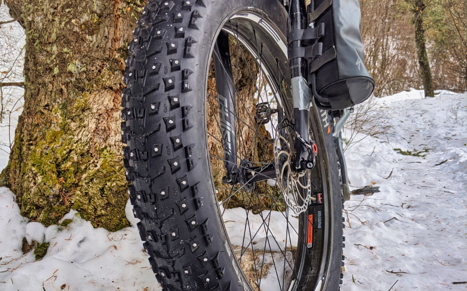 Fatbike front tire with studs in the snow